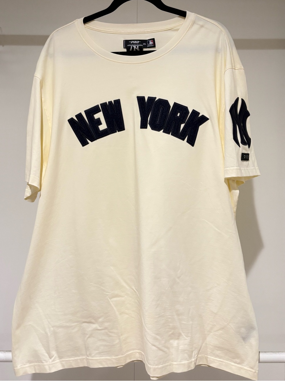Pro Standard NY Yankees T-Shirt 2XL Cream MLB Logo Streetwear Luxury Athletic